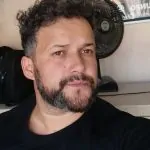 Rodrigo Caetano Foto plataforma